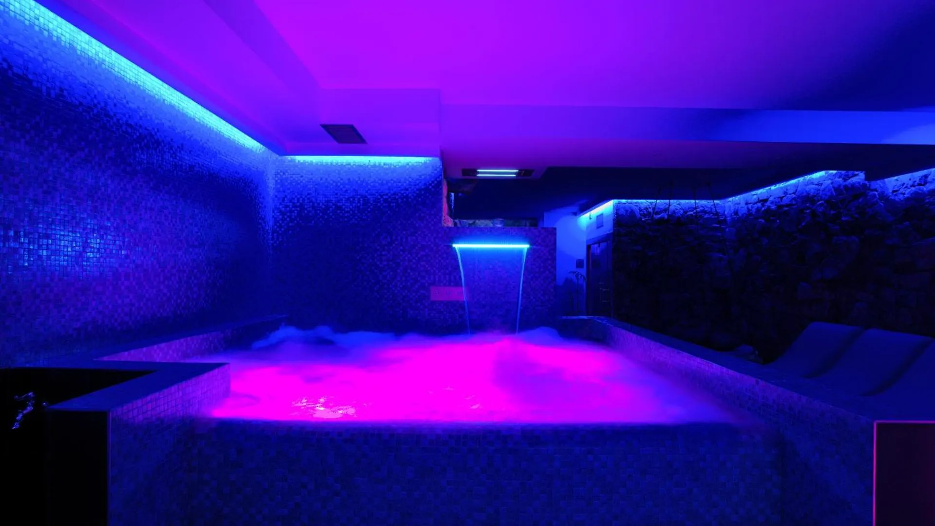 Casa Con 2 Camere Da Letto,Piscina Jacuzzi Ac Wifi E Bici Elettriche Bordighera 0*,  Italy